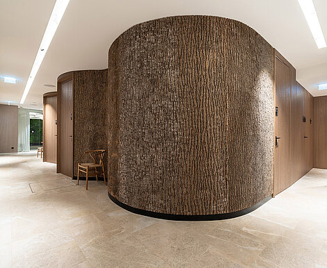 Massive, echte Bark House® Pappelrinde, um Rundung, als Teil des Gesundheitskonzepts von Anima Mentis, Wien, von Freund GmbH